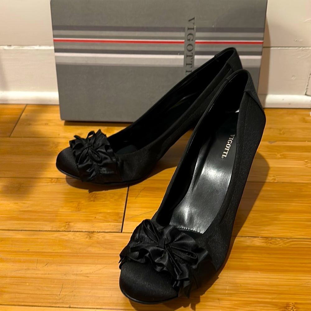 VIGOTTI black heels with front toe bow, women’s 12